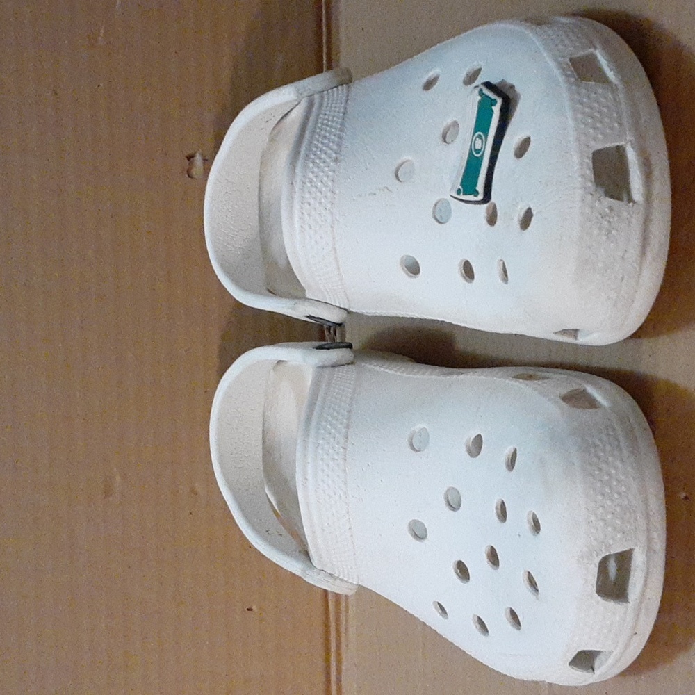 Women's Crocs shies